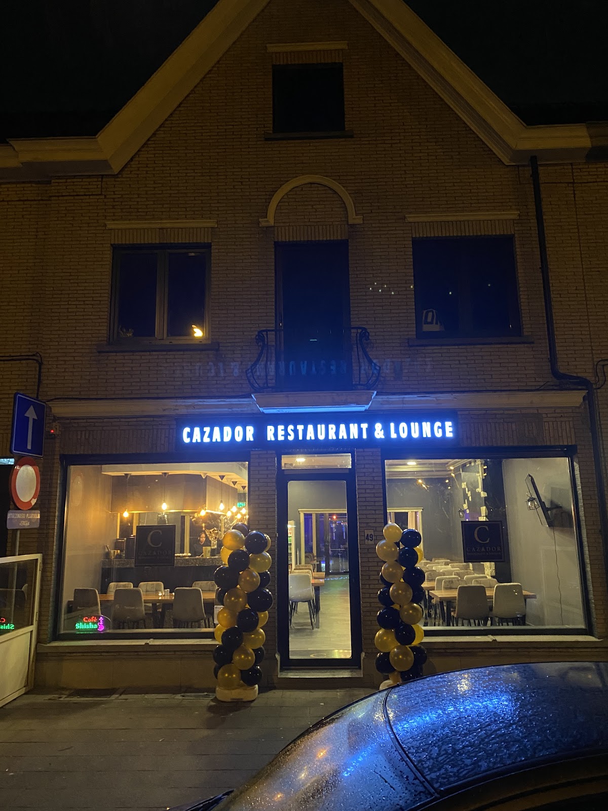 Cazador Restaurant & Lounge