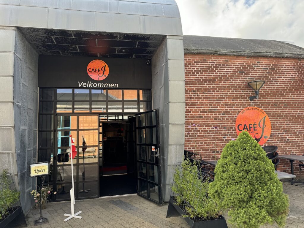 TOVET – Café & Restaurant - Ethiopian restaurant